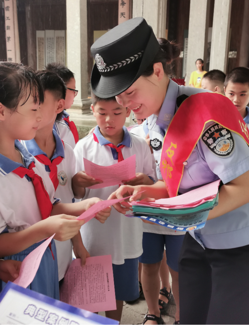 安徽歙县：警示教育进乡村 古建群中话反邪（文字配图向上投稿）782.png